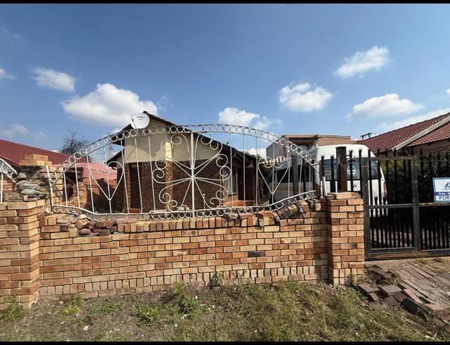 3 BEDROOM HOUSE FOR SALE IN BOITEKONG